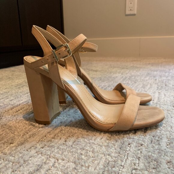 Gianni Bini 6.5 Nude Heels - Picture 1 of 4